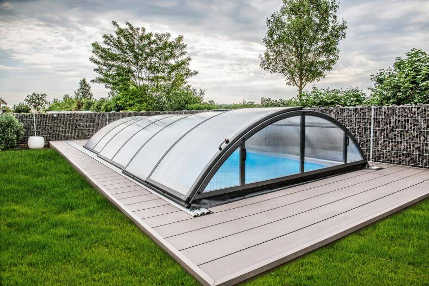 Poolüberdachung für mehr Schutz im Winter