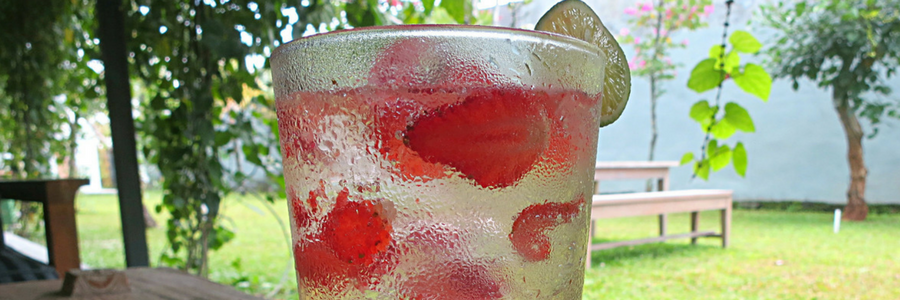 Infused Water mit Erdbeeren